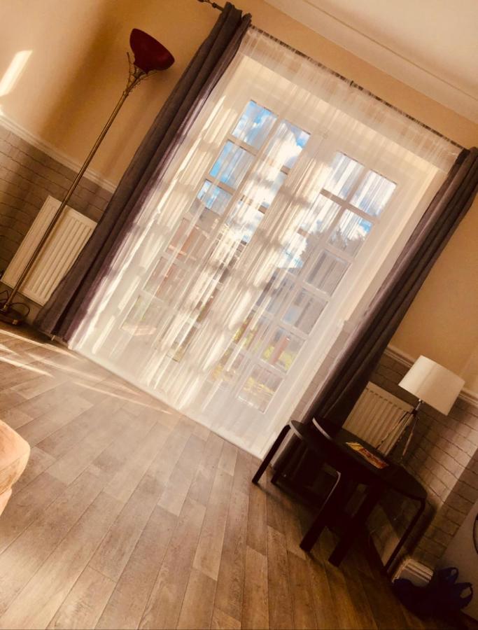 Ac Lounge 36 Apartment รอชฟอร์ค ภายนอก รูปภาพ